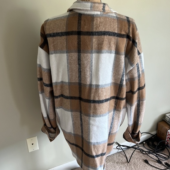 NWT Kittenish Tamara Shacket size large. Sold out style! - Picture 4 of 8